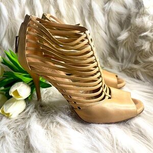 Gucci tan leather heels.